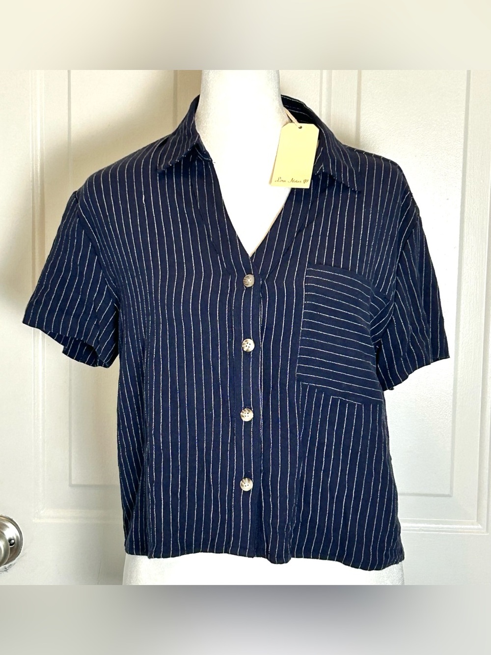 Love Notes Shirt Women’s Medium Navy White Striped Crop Top Button Up Blouse NWT
